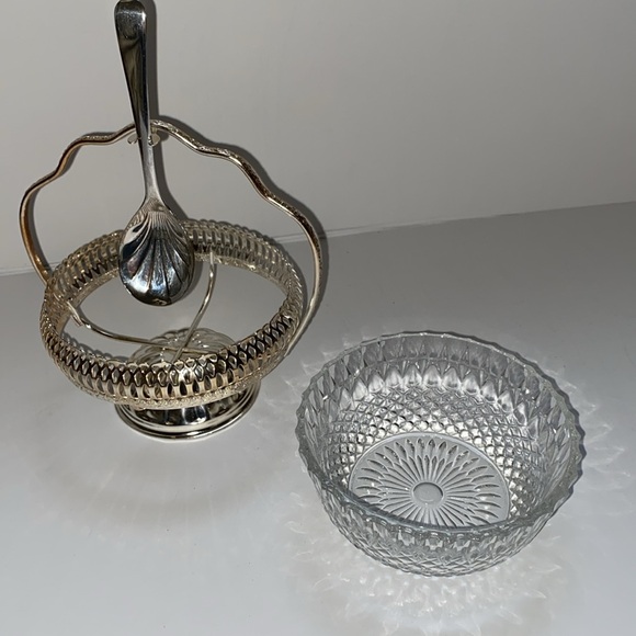 Vintage Mayell Glass Condiment Serving Dish in Silver Plated Basket Holder - Picture 6 of 6